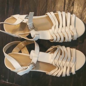 8.5 Liz Claiborne white wedge, good condition